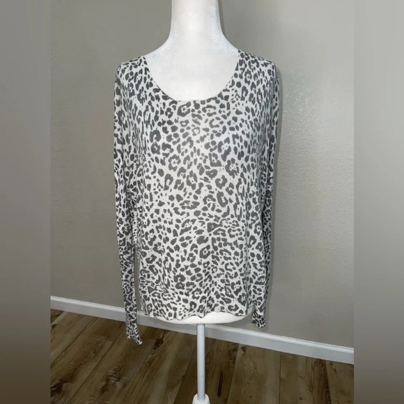 OLIVACEOUS women’s animal print top - Picture 2 of 8